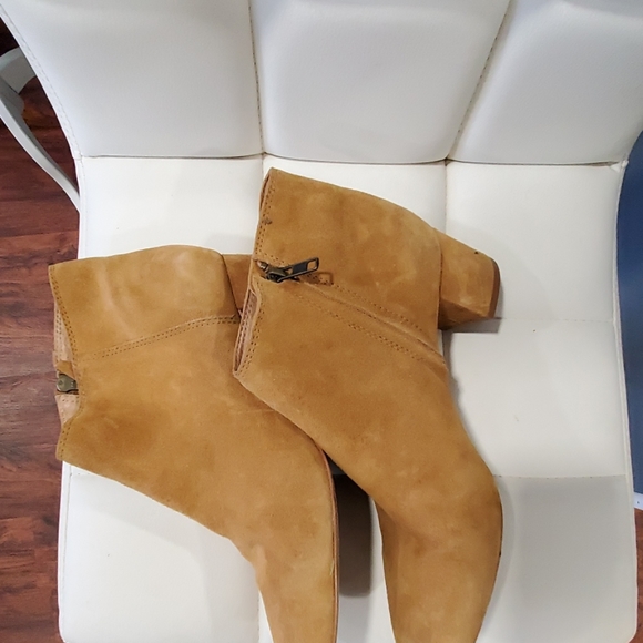 Madewell Shoes - Madewell suede ankle boots size 9.5